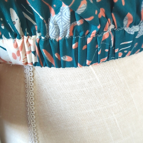 NASTY GAL Palm Print Cropped Top  NWT (Size 12) - Picture 5 of 8